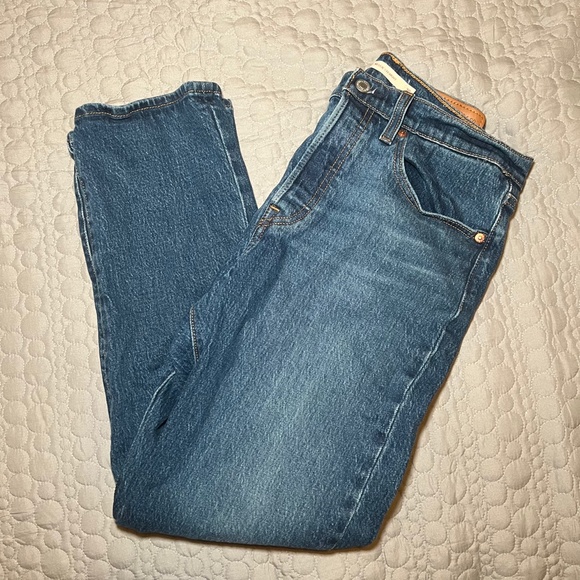 Levi's® Premium STRAIGHT FIT WOMEN'S JEANS - Picture 2 of 6